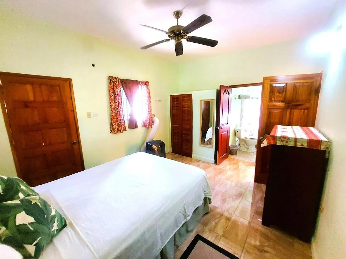 Stoney Gate Cottage -Cozy Green Bungalow With Wifi, Ac And Tv Νεγκρίλ Τζαμάικα