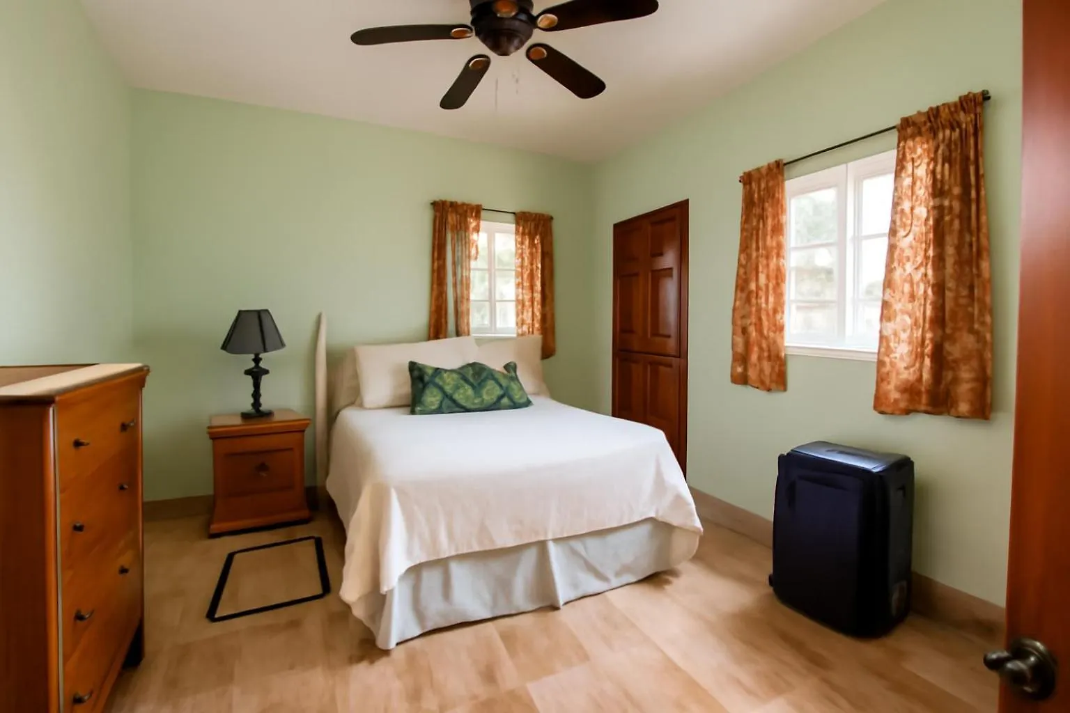 Stoney Gate Cottage -Cozy Green Bungalow With Wifi, Ac And Tv Νεγκρίλ
